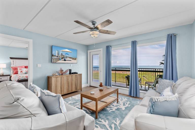 Condo with private pool — photo 4