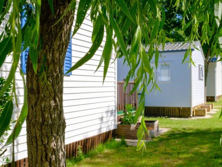 Mobile home with patio, barbecue & heated pool | Dogs allowed — photo 4