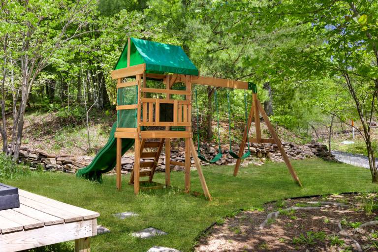 Chalet with yard, hot tub & barbeque | Suitable for remote work — photo 5