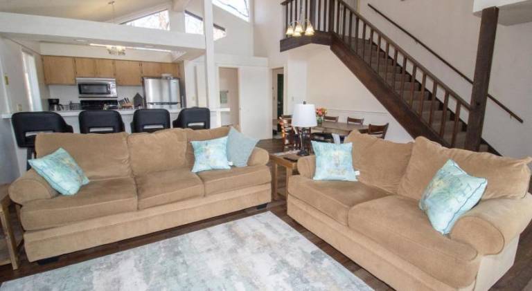 Vacation home with pool & jacuzzi | Dogs allowed in Lake Ozark, MO