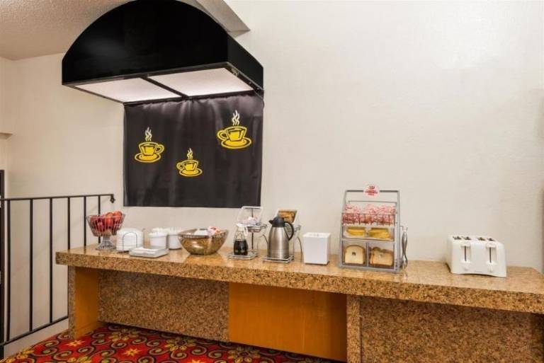 Quality Inn & Suites — photo 4