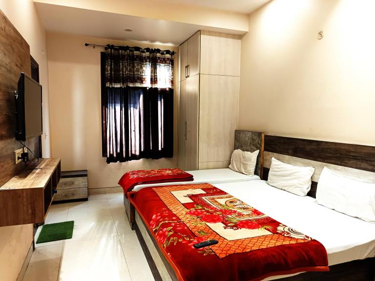 Super Residency Near to Nizzamduin railway stations in New Delhi