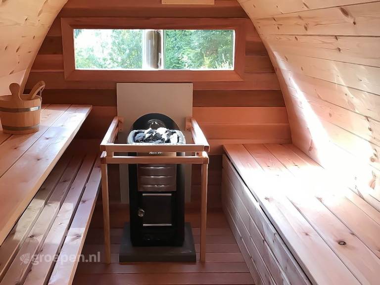 Vacation home with private pool, barbecue & garden — photo 4