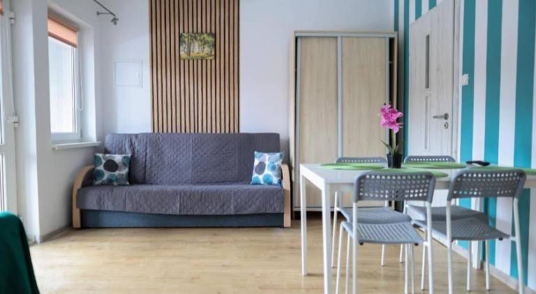 Holiday apartment with garden, pool & patio — photo 5