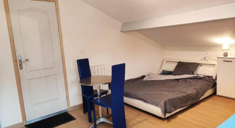 Charmant Studio pour une ou deux personnes in Aubervilliers