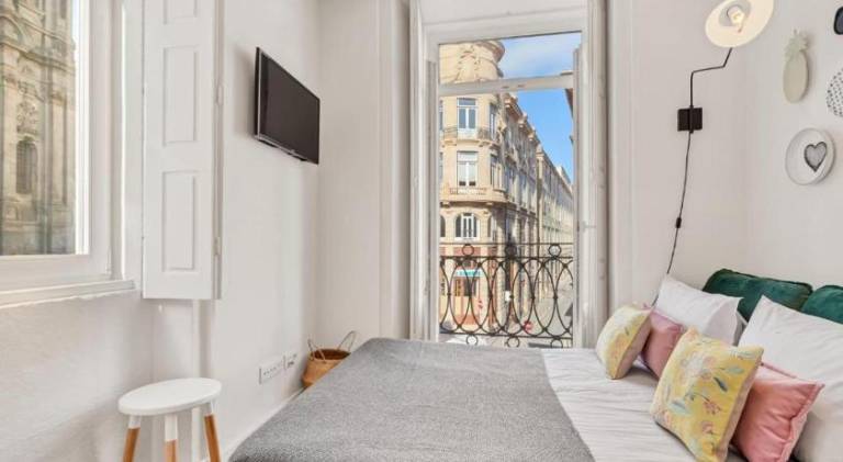 Pleasant holiday apartment with terrace | Near Dom Luís I Bridge | Suitable for remote work | Dogs allowed in Porto