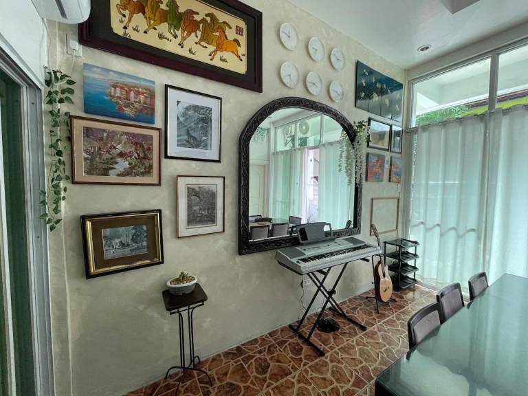 Vacation home with garden in Taguig