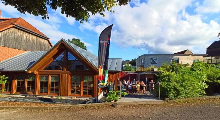 Marleen s Bar und Zimmer