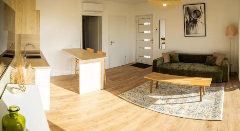 Lodge with garden, jacuzzi & terrace — photo 3