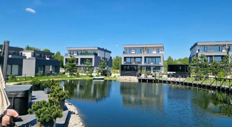 Holiday apartment with pool & hot tub in Palanga