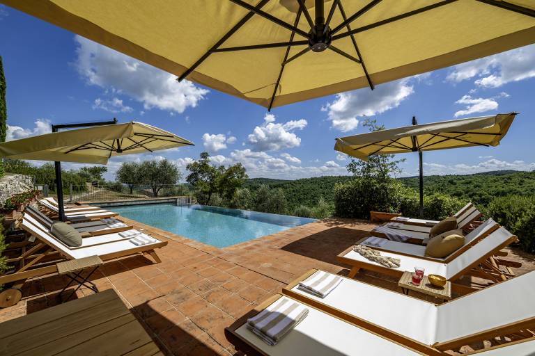 Villa with yard, private pool & barbeque | Pool view — photo 3