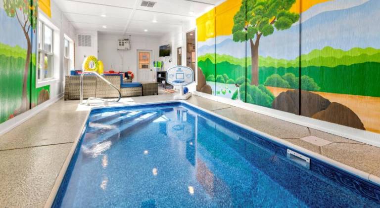 Sasquatch Splash Premier Private Pool Cabin with Hot Tub, Mtn Views, Arcade Games, Excellent Locatio — photo 4