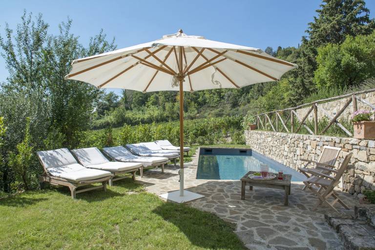 Villa with yard & private pool — photo 4