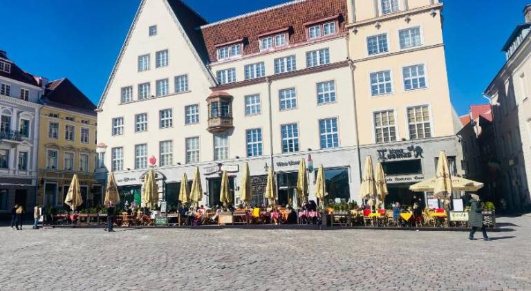 Cozy oldtown apartment next of Town hall square in Tallinn