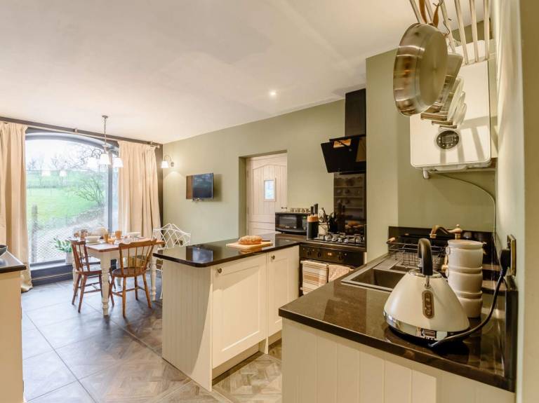 Lovely vacation home with garden & BBQ | Pets are welcome — photo 3