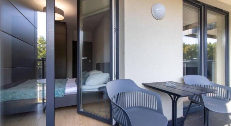 Apartment with patio — photo 4