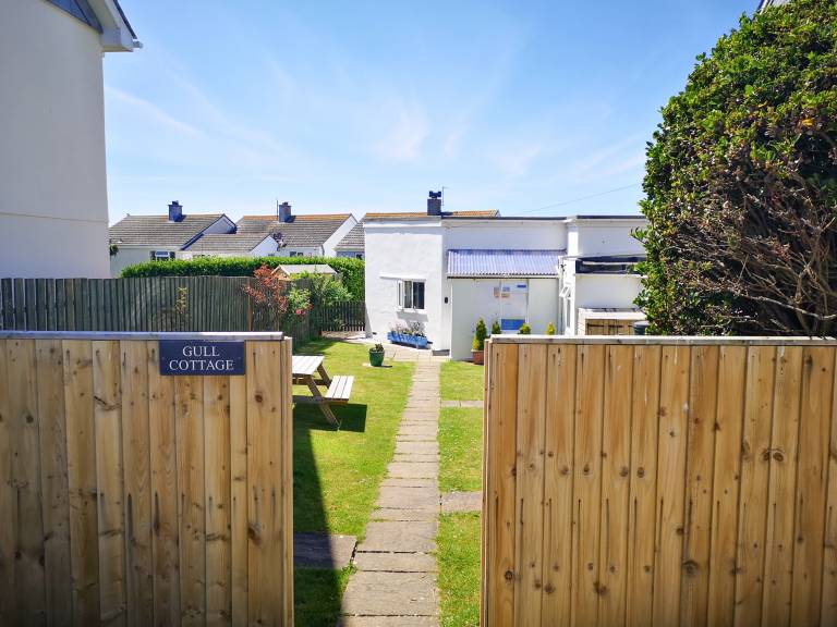 Cottage with barbecue & garden | Beach view — photo 3