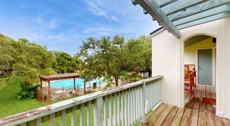 Apartment with pool | Pets allowed — photo 4