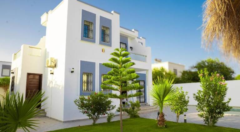 Villa with garden & pool — photo 4