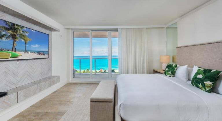 Apartment with jacuzzi | Near Miami Beach Botanical Garden — photo 2