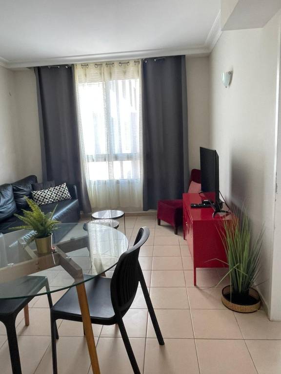 One Bedroom and One livingroom Apartment with full kitchen and full bath — photo 4