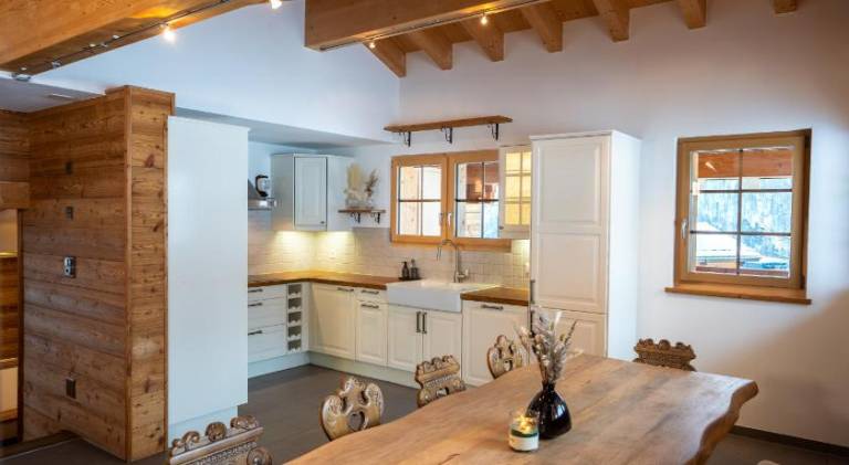 Spacious chalet with hot tub | Close to the ski | Pet-friendly — photo 2