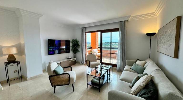 Nice holiday apartment with garden, patio & hot tub | Suitable for remote work | Dogs allowed in Benahavis