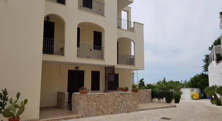 Serviced apartment with yard — photo 3