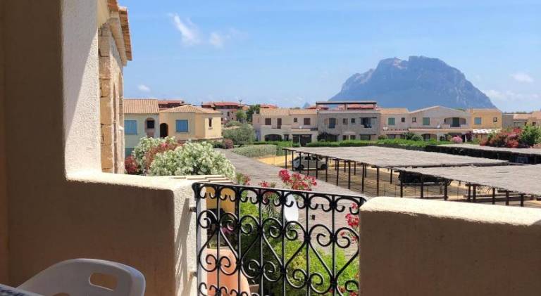 Holiday apartment with patio & garden — photo 3