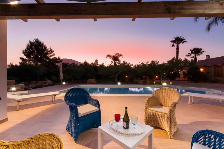 Fully equipped big villa with garden, private pool & grill | Pet-friendly in Trapani