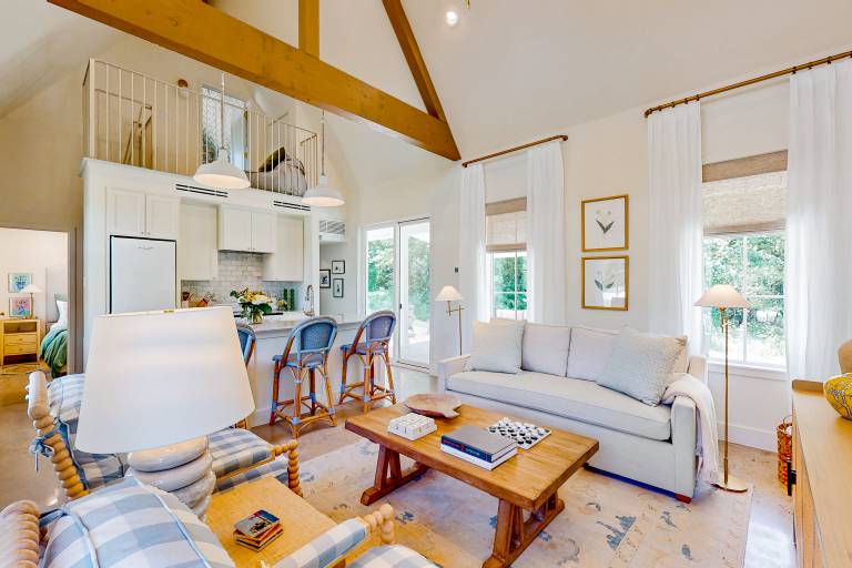 Eco-Chic Lake Somerville Area Farmhouse w/ Porch — photo 2
