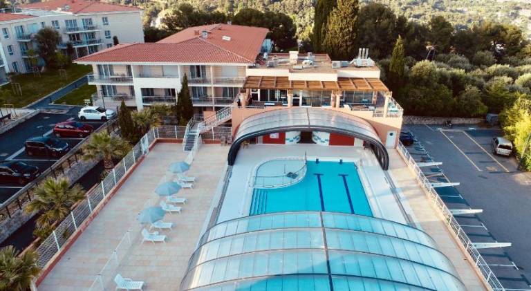 Apartment with pool, terrace & hot tub — photo 5