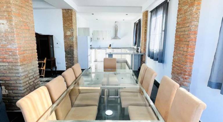 Ample house with private pool, barbecue & patio | Pet-friendly — photo 4