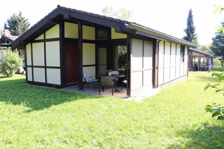 Holiday park with patio & garden — photo 2