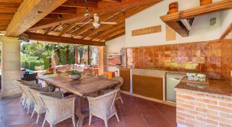 House with terrace, jacuzzi & grill — photo 3