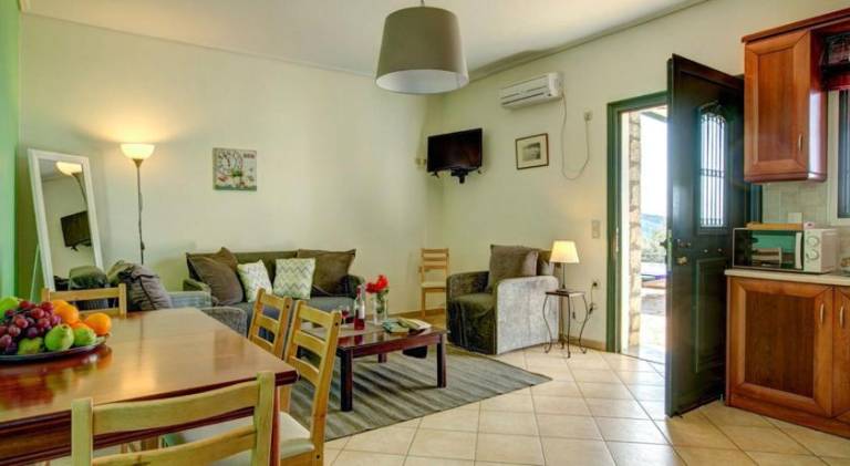 Villa with barbeque, garden & terrace — photo 5