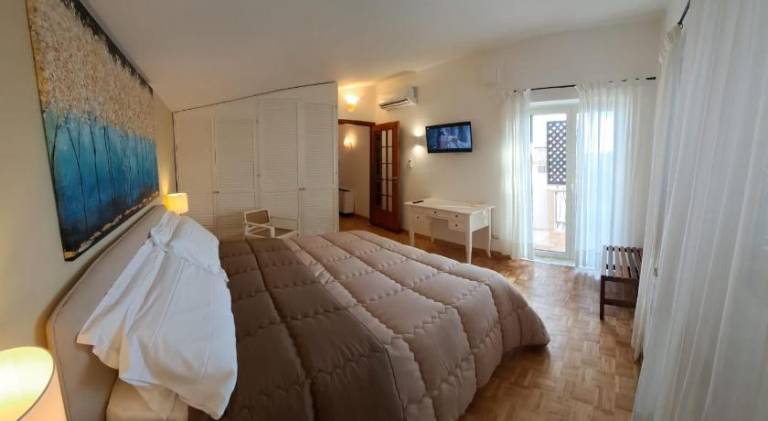Holiday apartment with 2 rooms for 4 persons — photo 2