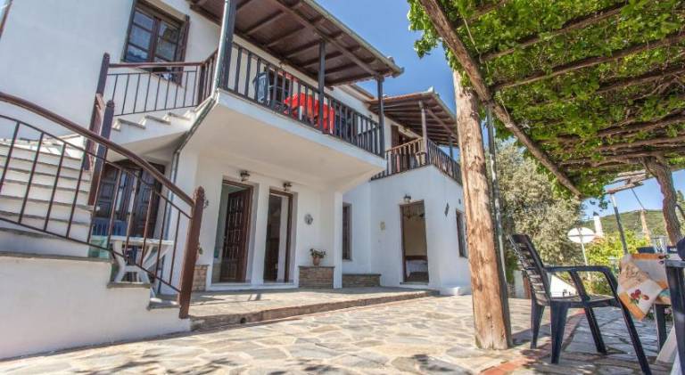 Holiday apartment with barbeque, garden & terrace — photo 5
