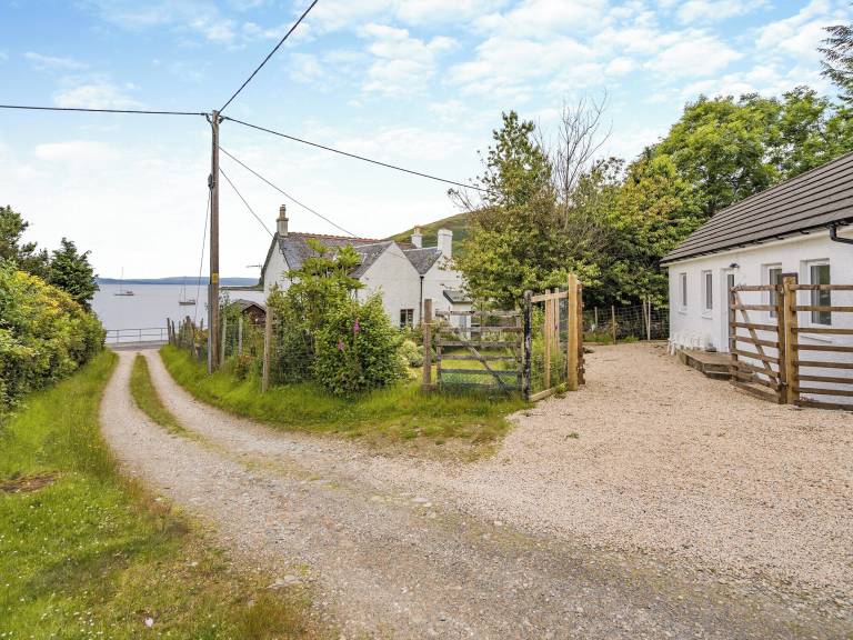 Cottage  Lochranza