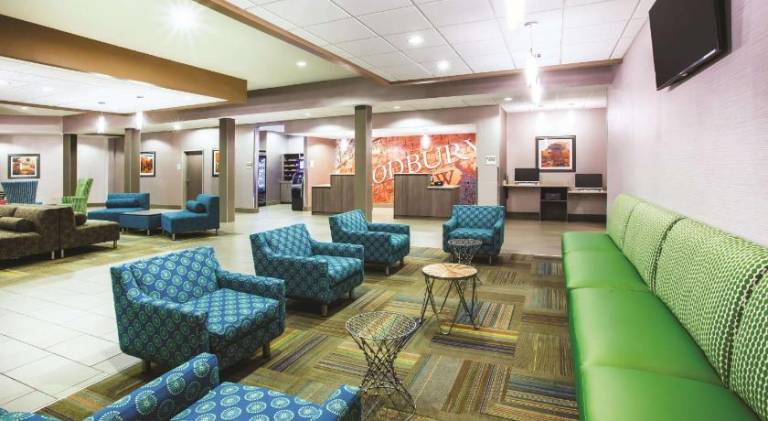 La Quinta Inn & Suites by Wyndham St. Paul-Woodbury — photo 3