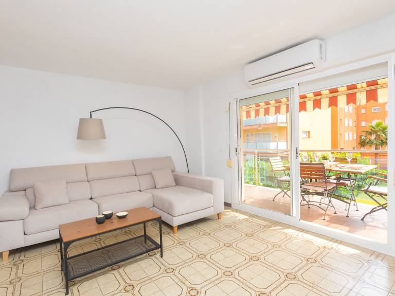 Apartment with garden & pool — photo 5