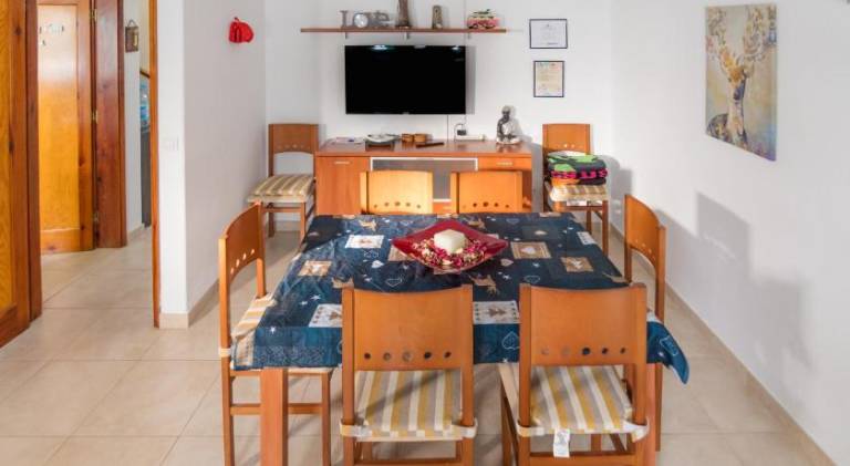 Vacation home with patio | Beach nearby | Pets allowed — photo 3