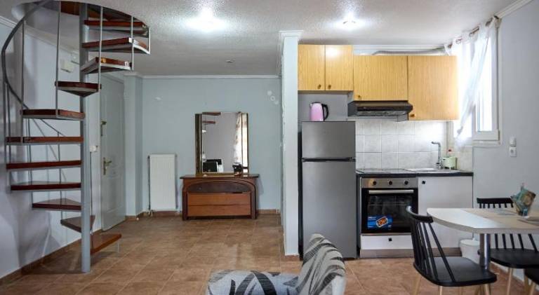 Holiday apartment with patio & yard — photo 2