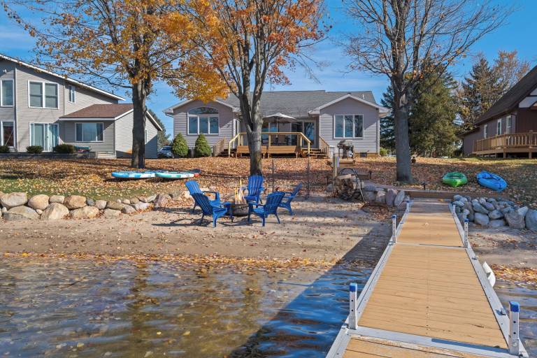 House Canadian Lakes