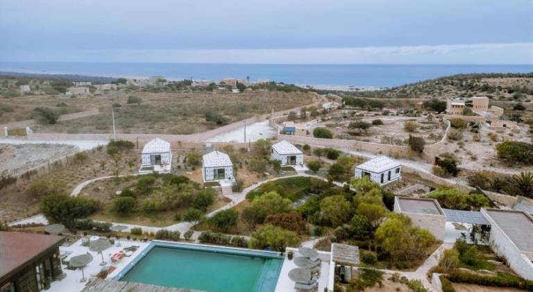 Tent with patio, private pool & garden — photo 4