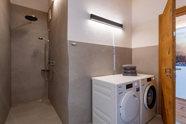 Family-oriented holiday apartment with BBQ, patio & yard | Garden view | Dogs allowed — photo 4