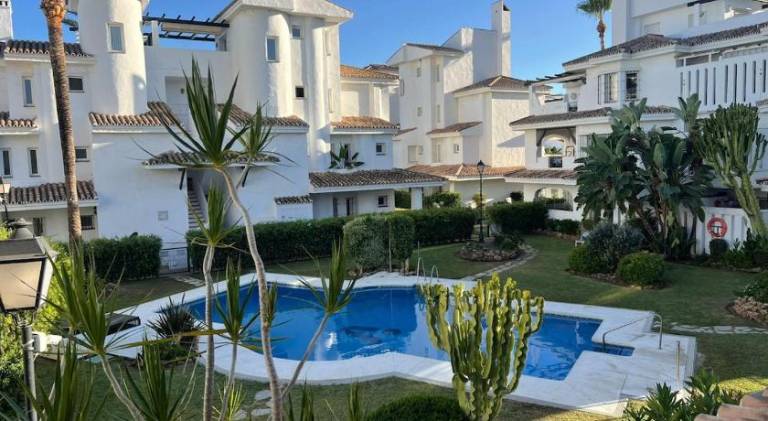 Holiday apartment with pool in Marbella