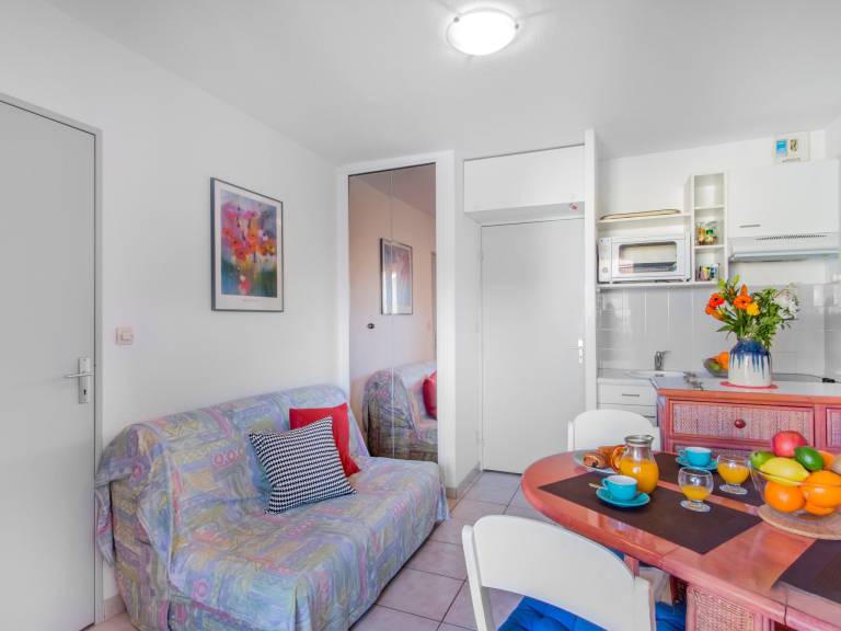 Rental apartment with yard & terrace — photo 5