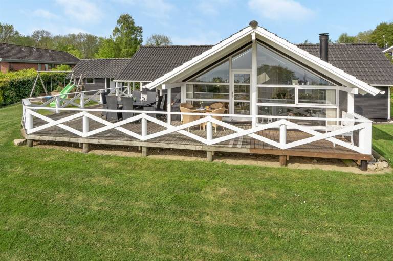 Family-oriented vacation home with garden, sauna & jacuzzi | Sea view | Dogs allowed in Sønderborg