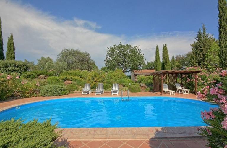 Villa with private pool & yard — photo 2